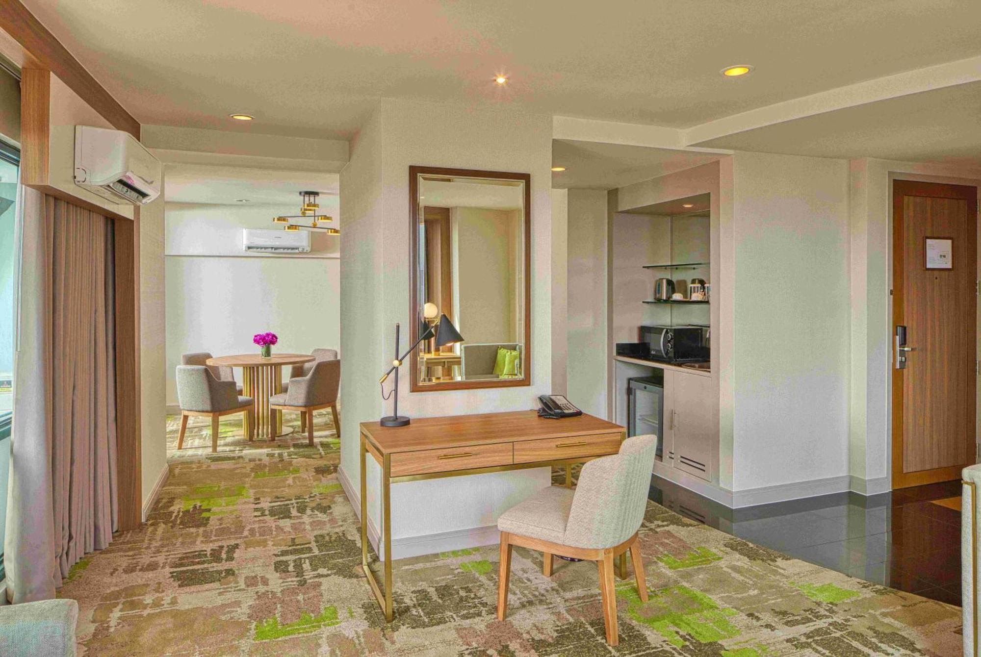 Hotel Eastwood Richmonde Manila 4*